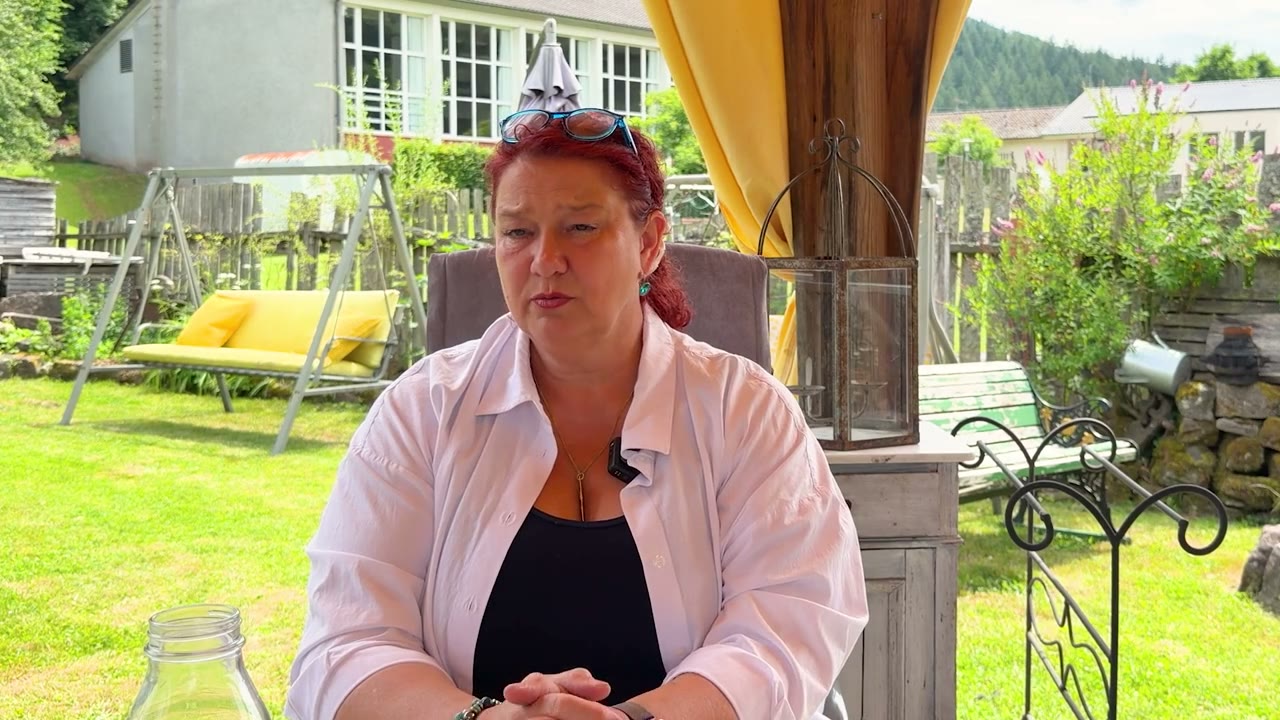 Evelyn Biesinger, Möbeldesign Biesinger, im Video-Testimonial über KI im Handwerk